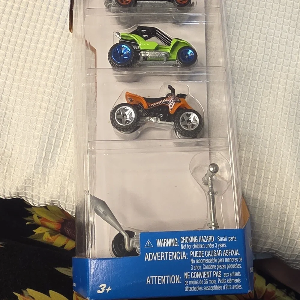 Hot Wheels Wishlist Gift Pack Diecast Car Collection Model‎ 1806 Multicolor